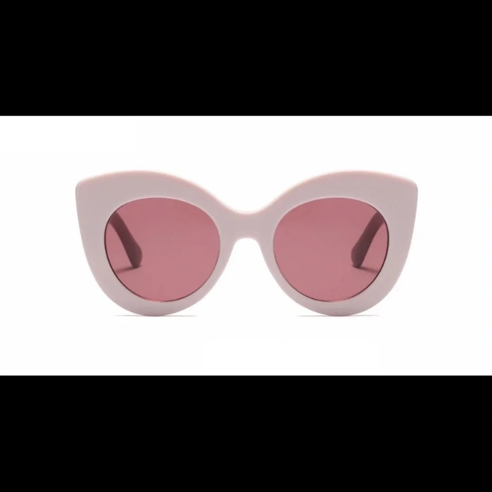🆕 Thick Framed Cat Eye Sunglasses